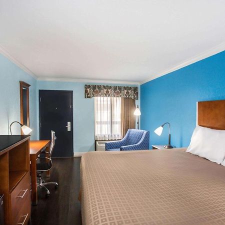 Days Inn By Wyndham Florida Stadt Exterior foto