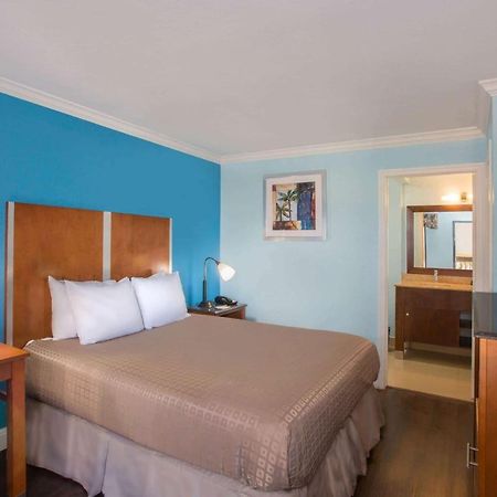 Days Inn By Wyndham Florida Stadt Exterior foto