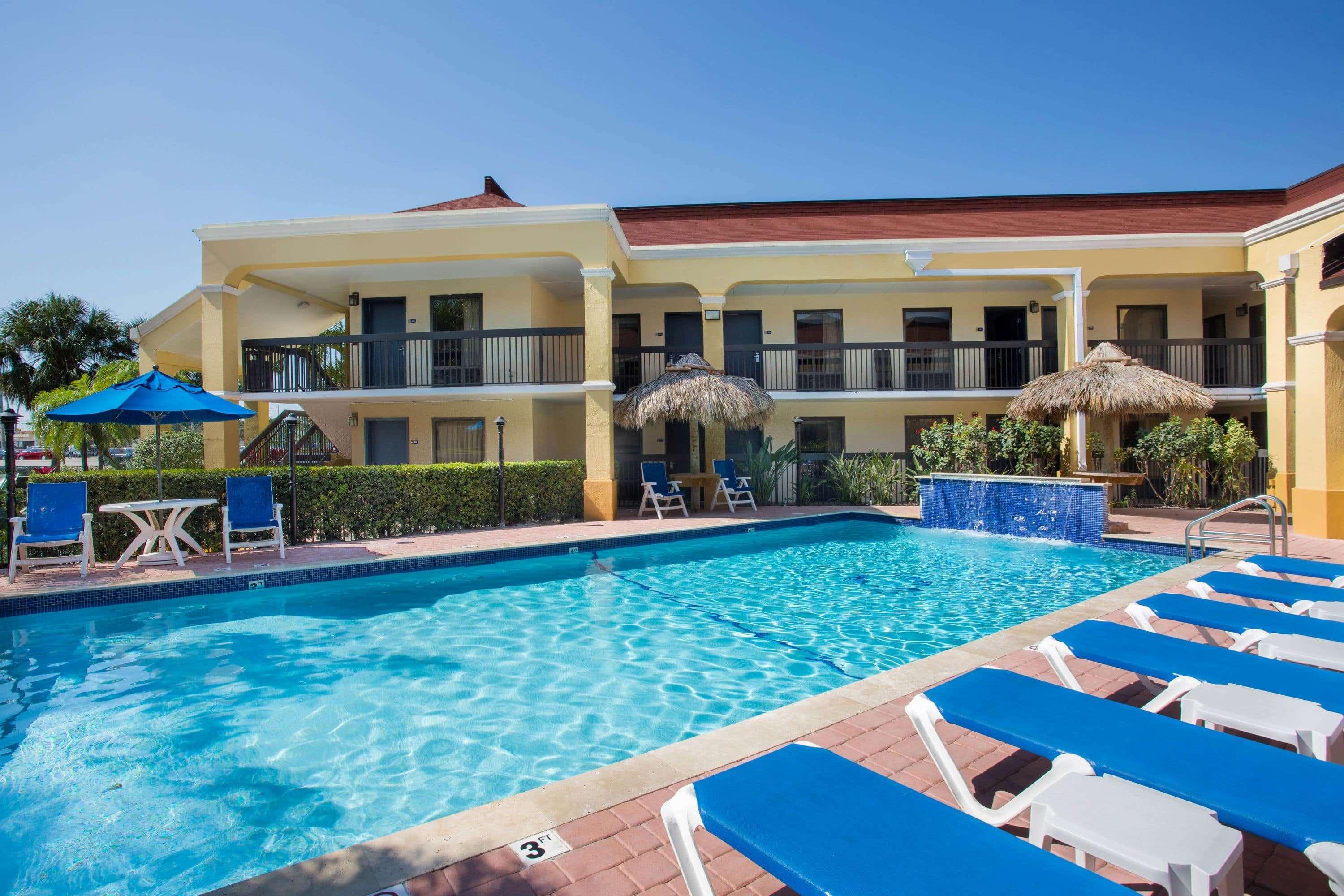 Days Inn By Wyndham Florida Stadt Exterior foto