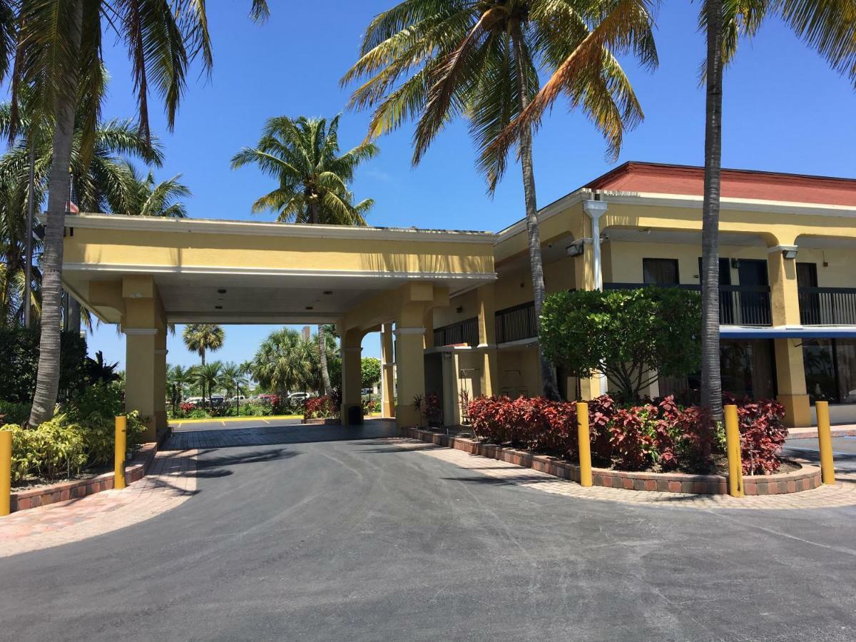 Days Inn By Wyndham Florida Stadt Exterior foto